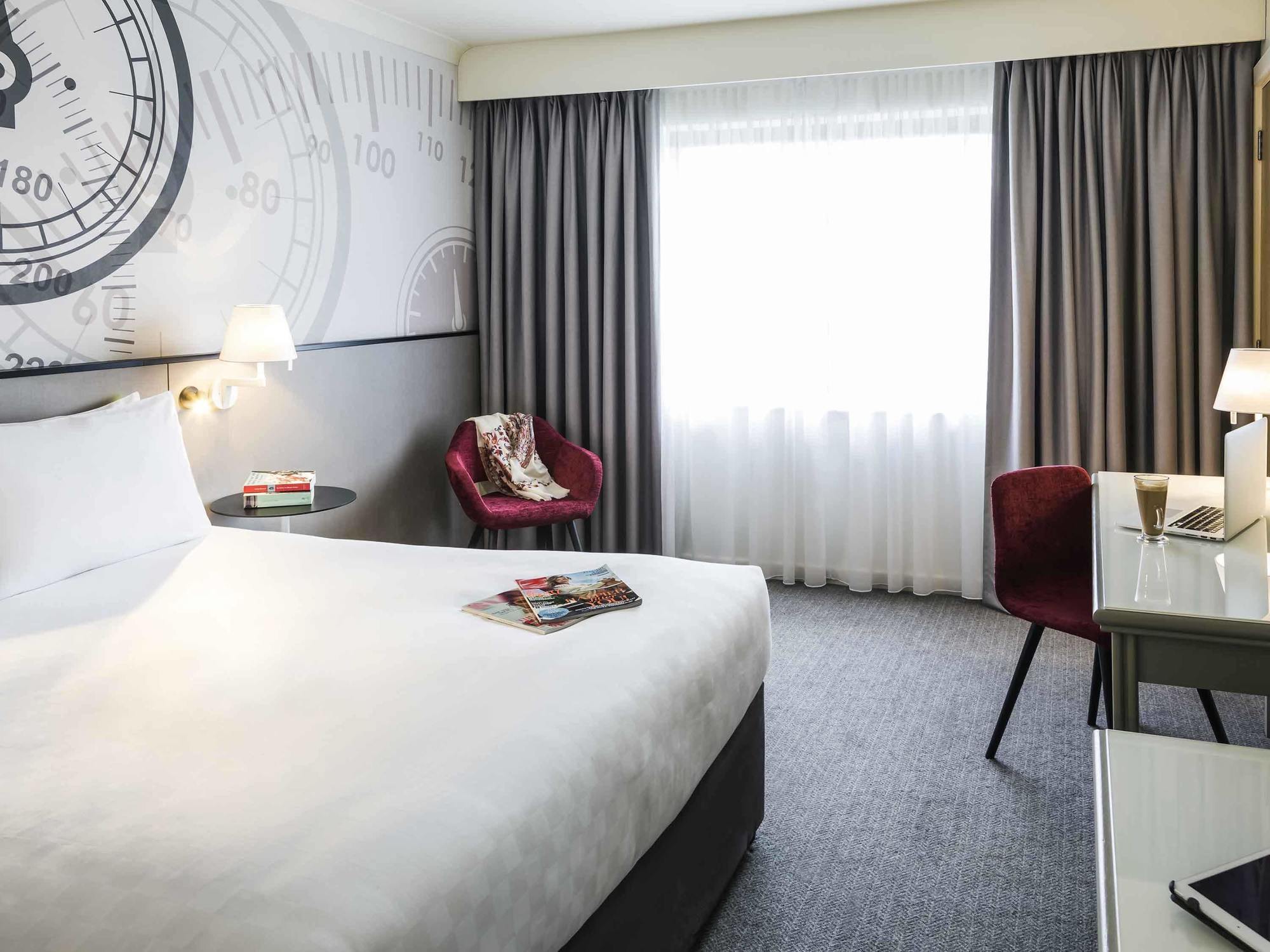 Mercure Dartford Brands Hatch Hotel & Spa Ash  Exterior photo